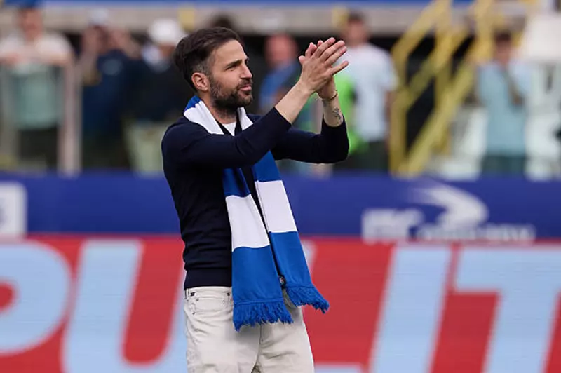 كأس خوان جامبر: برشلونة يفكر في دعوة فابريجاس وفريقه للمشاركة في البطولة الودية